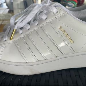 Adidas women’s sneakers worn once like new size 10